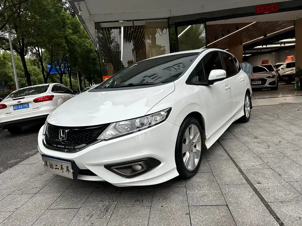 Honda Jade 2014 1.8L Auto Comfort Elite Edition 5 seats