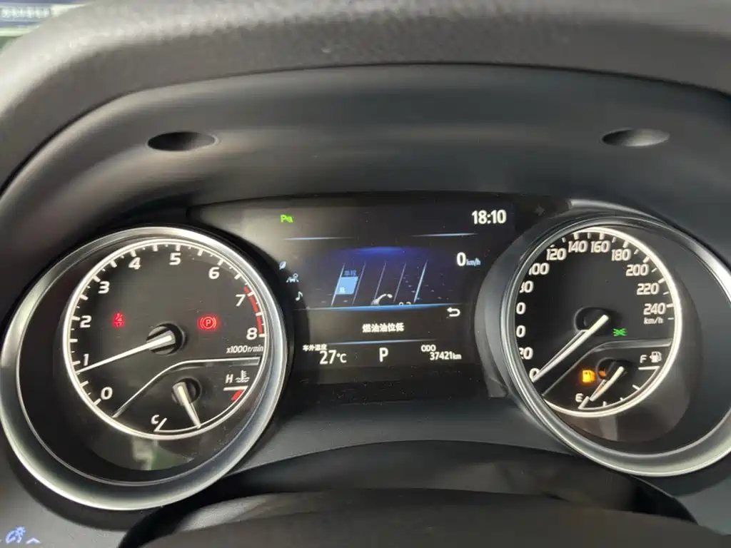 Toyota Camry — миниатюра 12
