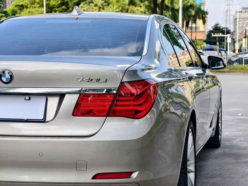 BMW 7 Series — миниатюра 16