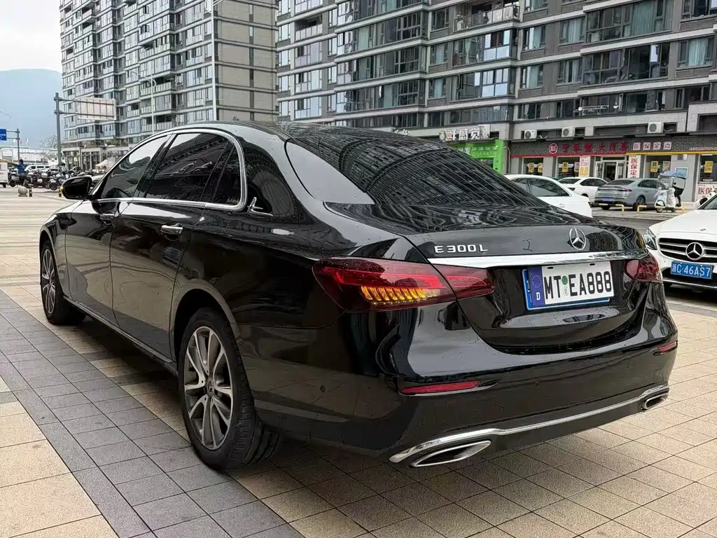 MERCEDES-BENZ E CLASS