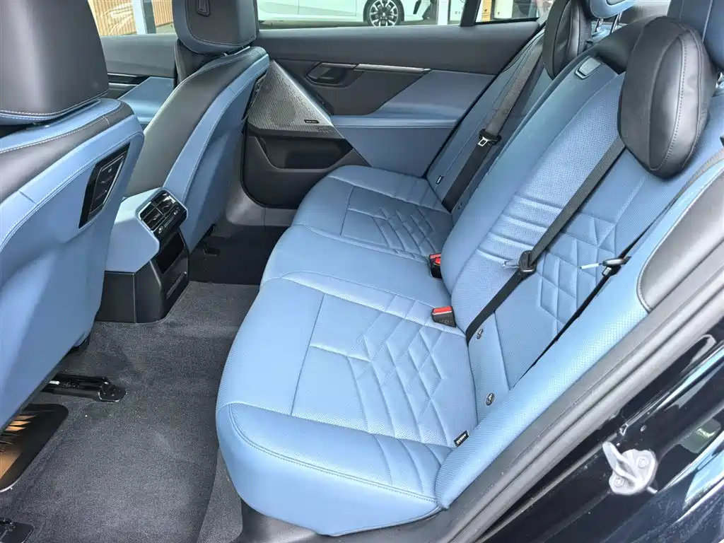 BMW i5 — миниатюра 7