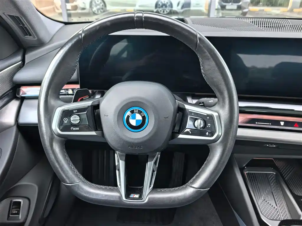 BMW i5 — миниатюра 10