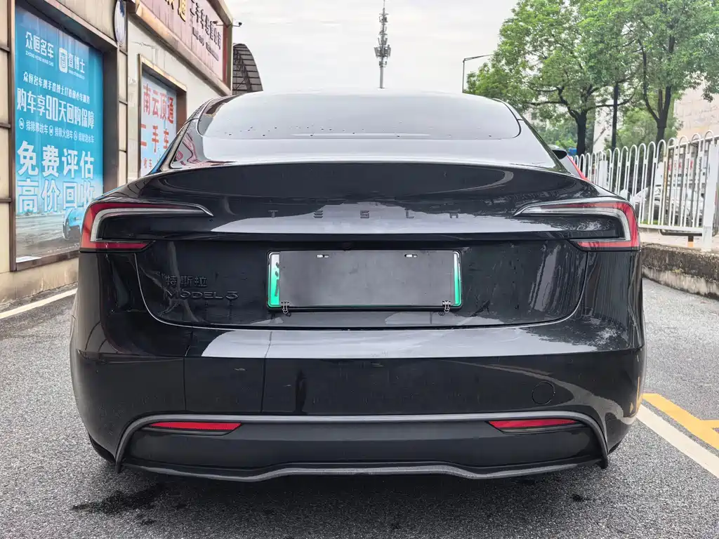 Tesla Model 3 — миниатюра 5