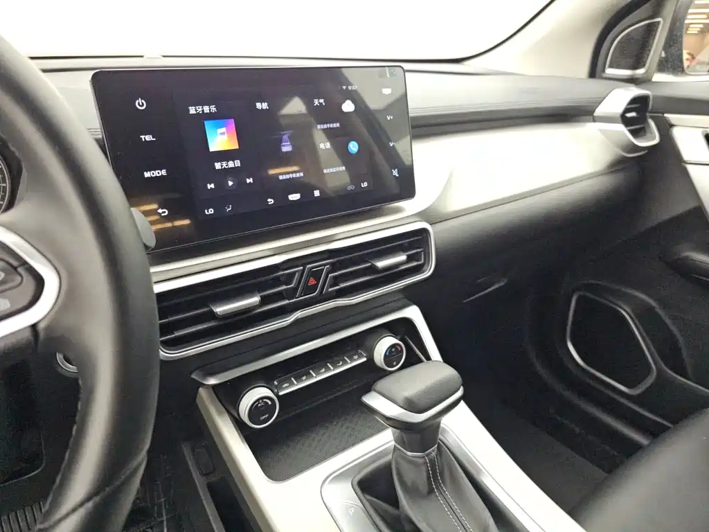 Geely Binyue — миниатюра 10