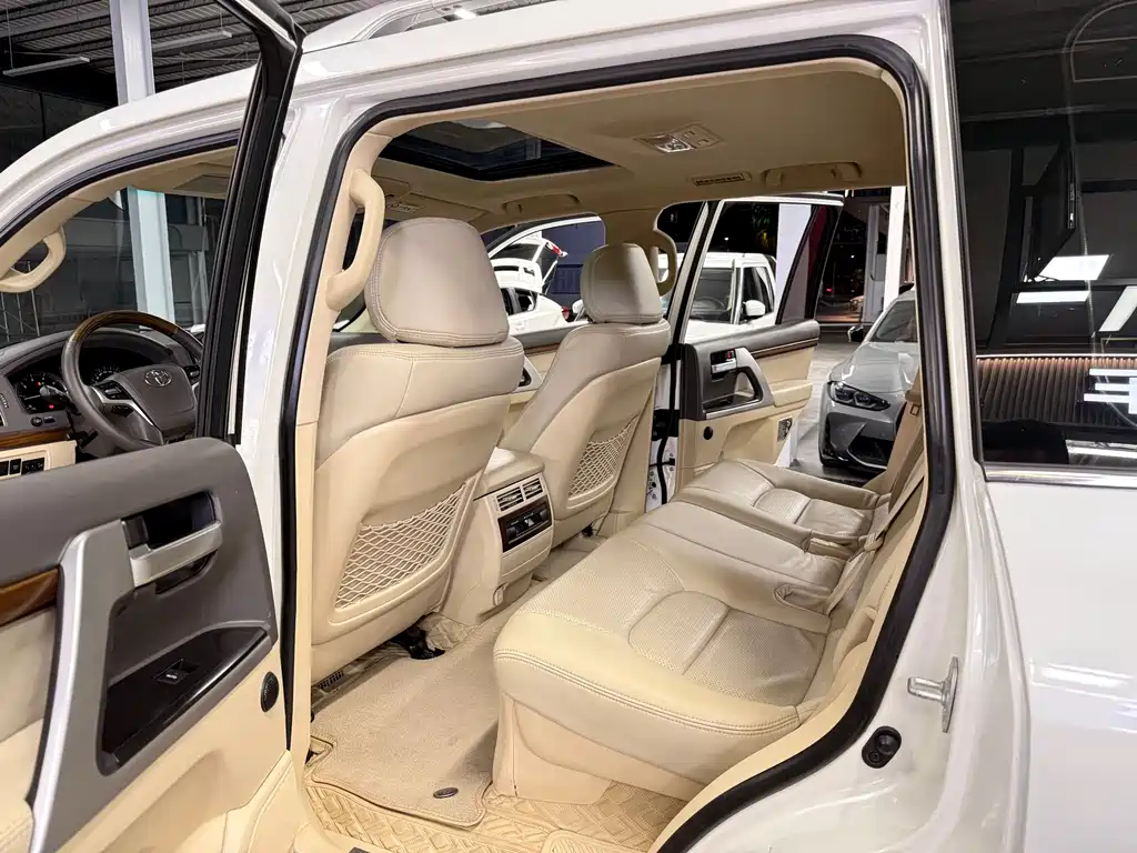 Toyota Land Cruiser 2016 5.7L