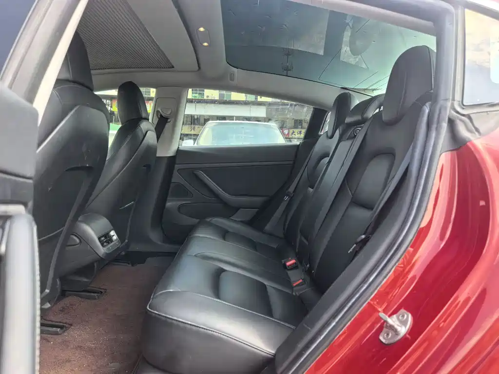 Tesla Model 3 — миниатюра 11