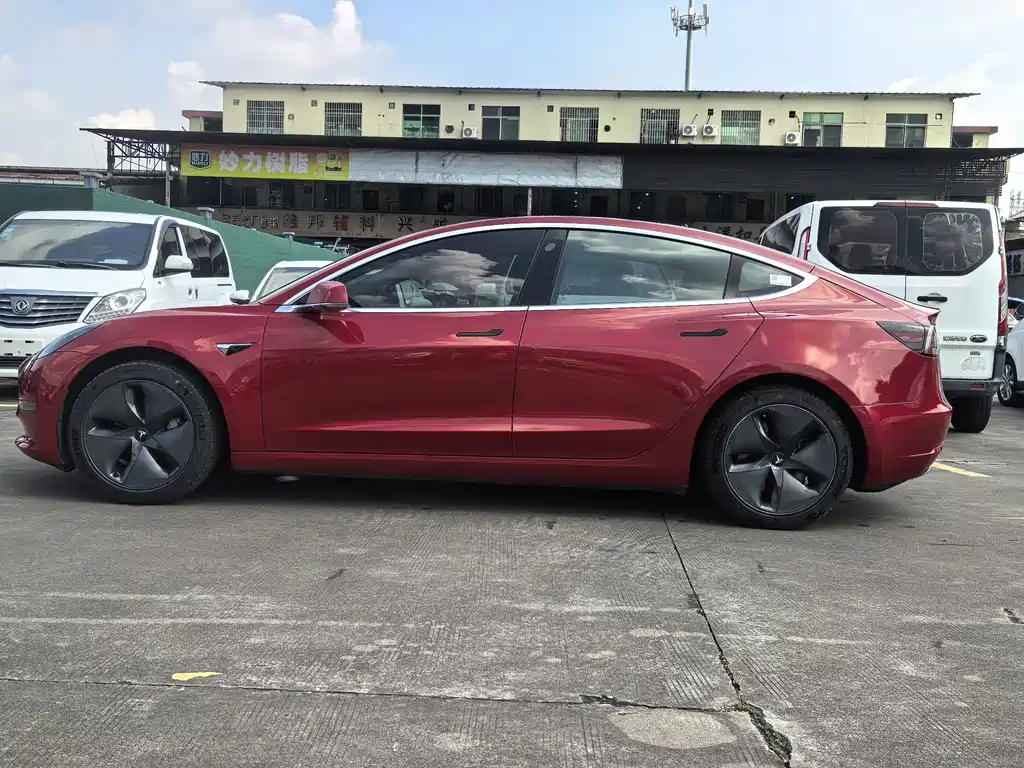 Tesla Model 3 — миниатюра 5