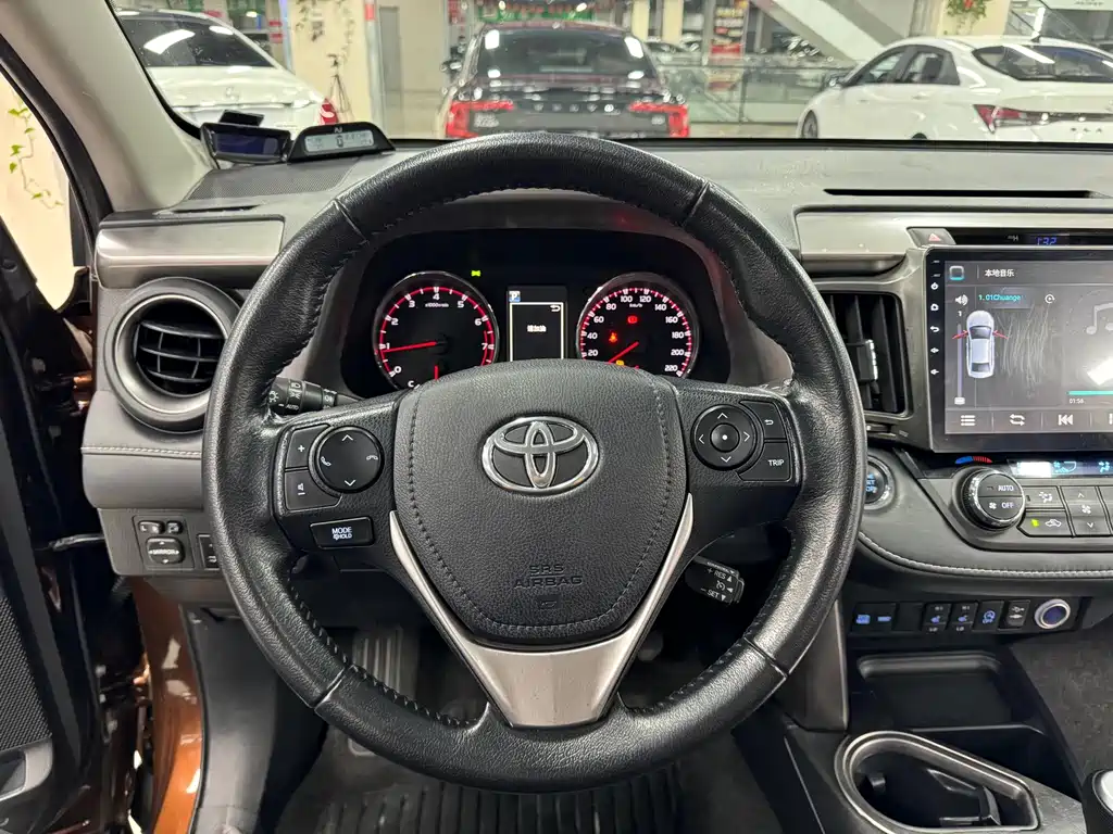 Toyota RAV4 — миниатюра 10