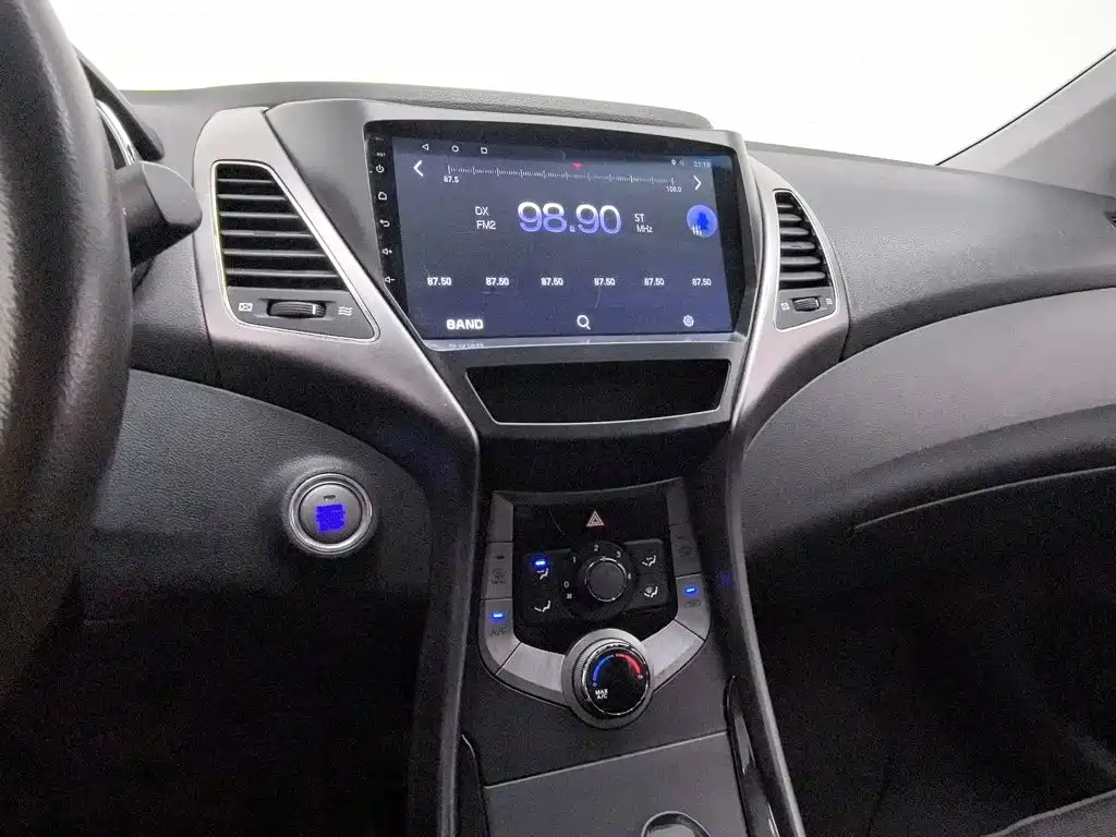 Hyundai Elantra Langdong — миниатюра 12