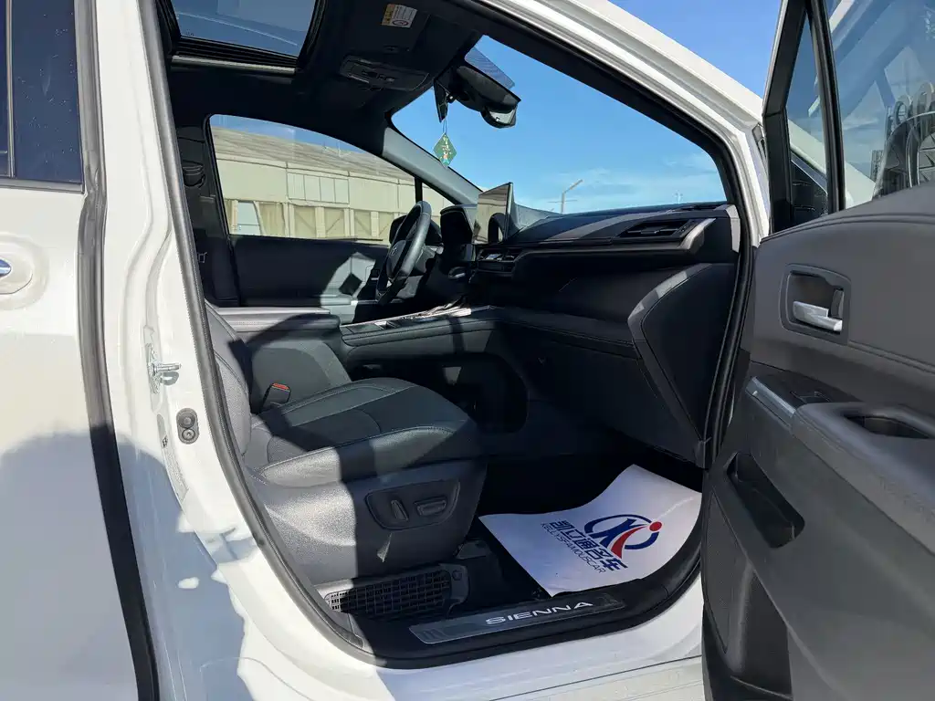Toyota Sienna — миниатюра 6