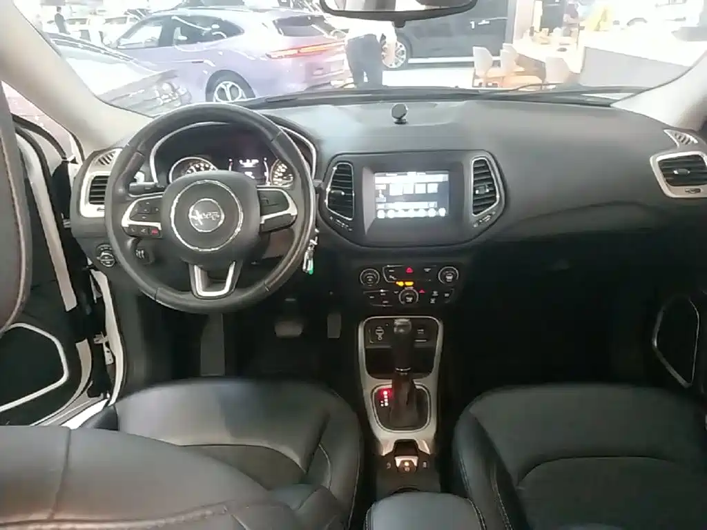 Jeep Compass — миниатюра 10