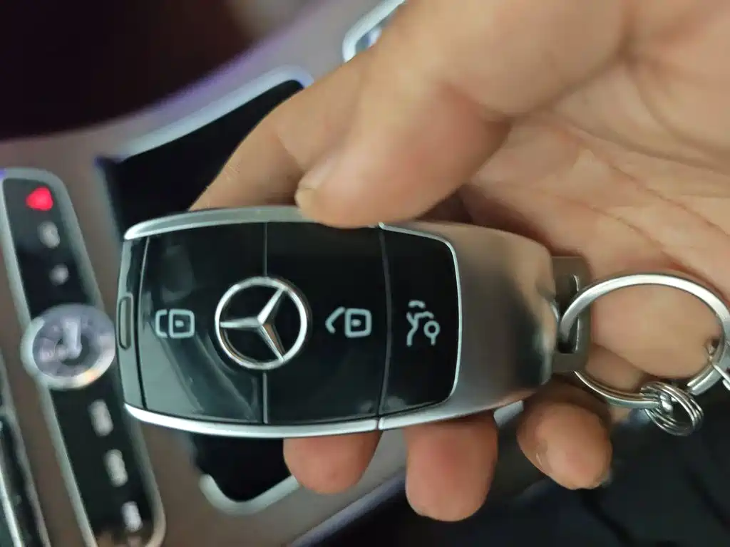 Mercedes-Benz E-Class — миниатюра 12