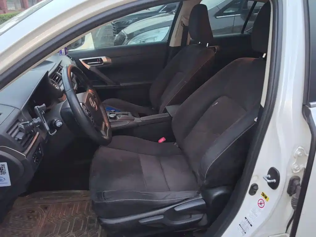Lexus CT — миниатюра 16