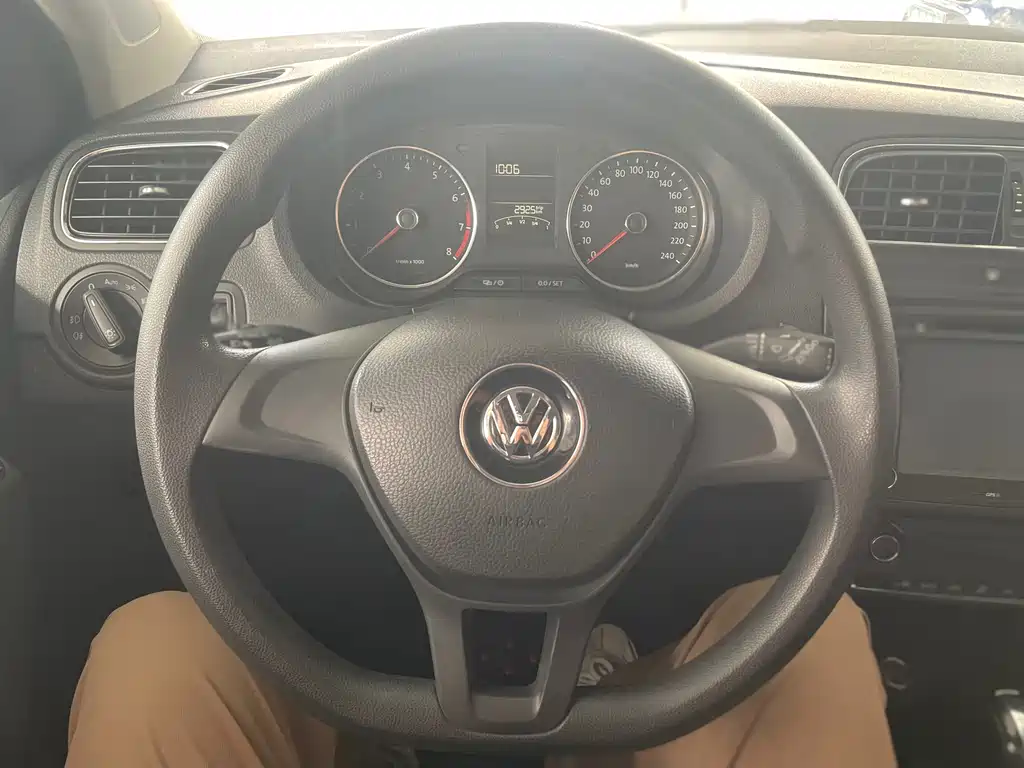 Volkswagen Polo — миниатюра 14