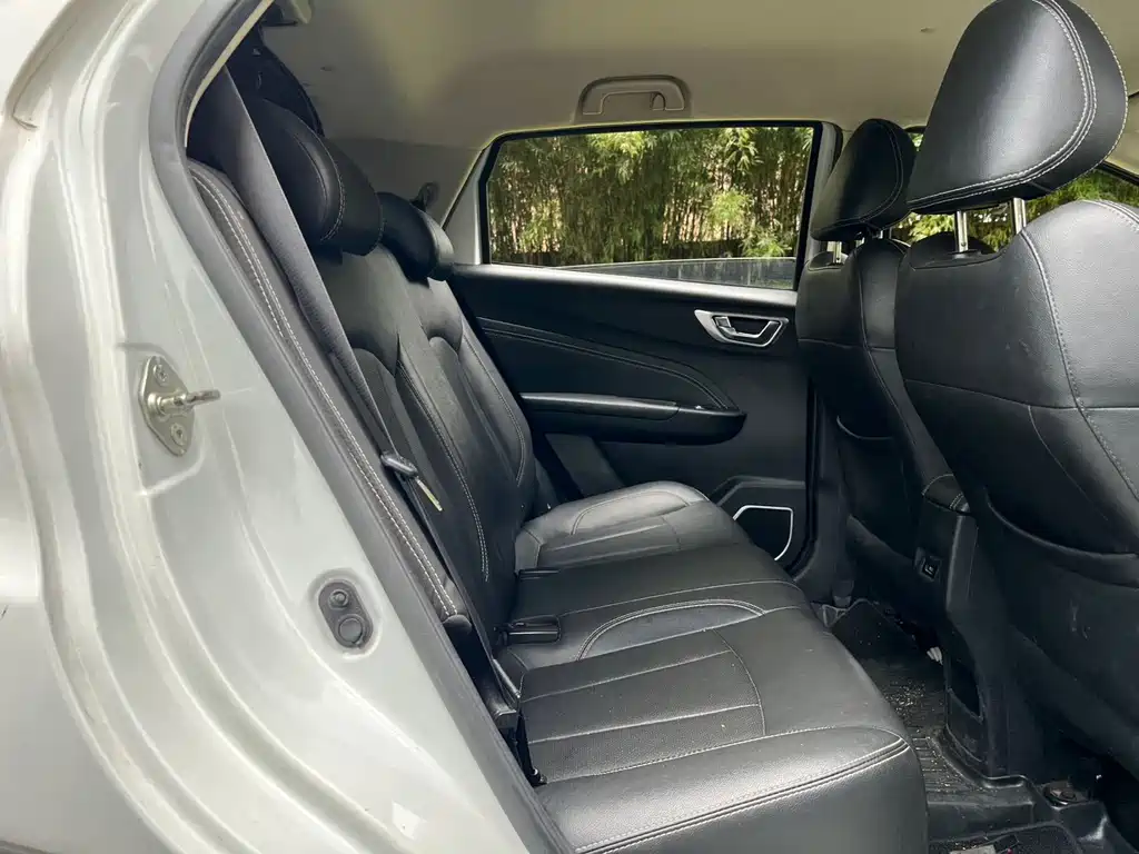 Geely Vision X3 — миниатюра 11