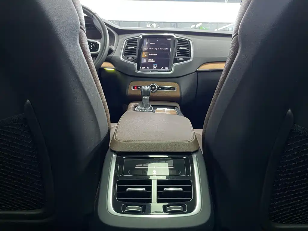 Volvo XC90 — миниатюра 7