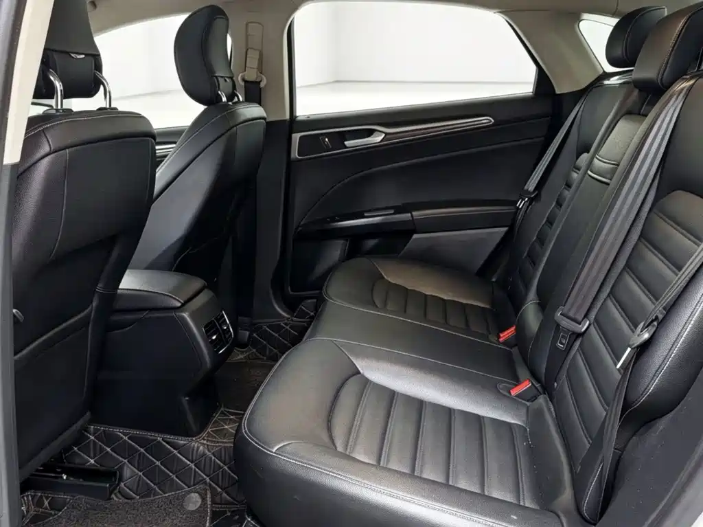 Ford Mondeo — миниатюра 6