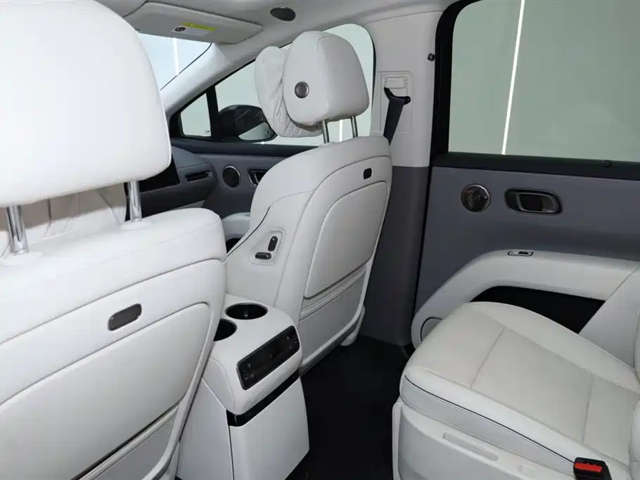 Li Auto i8 2025 Standard