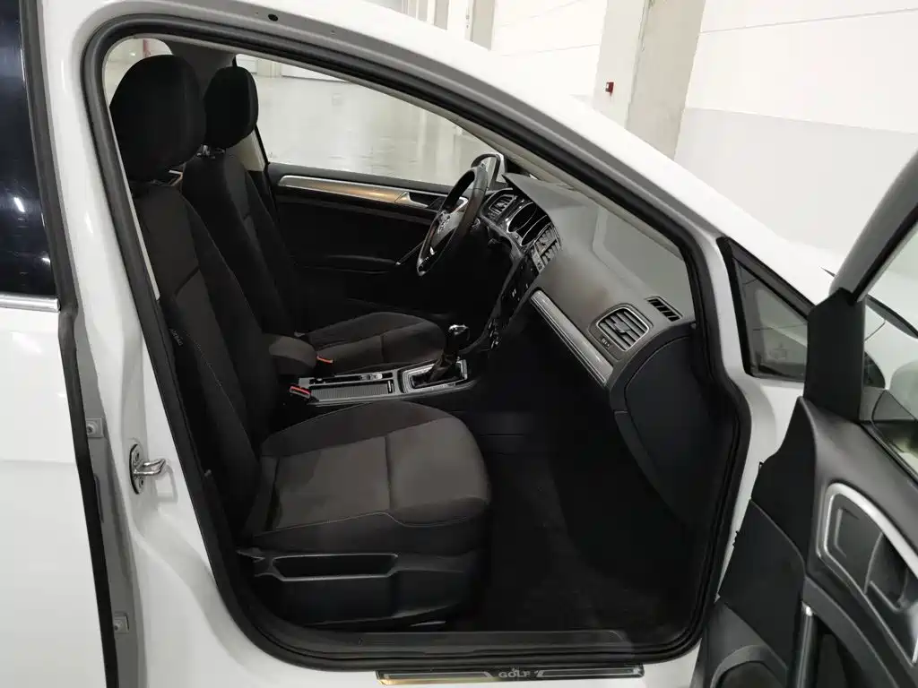 Volkswagen Golf — миниатюра 23