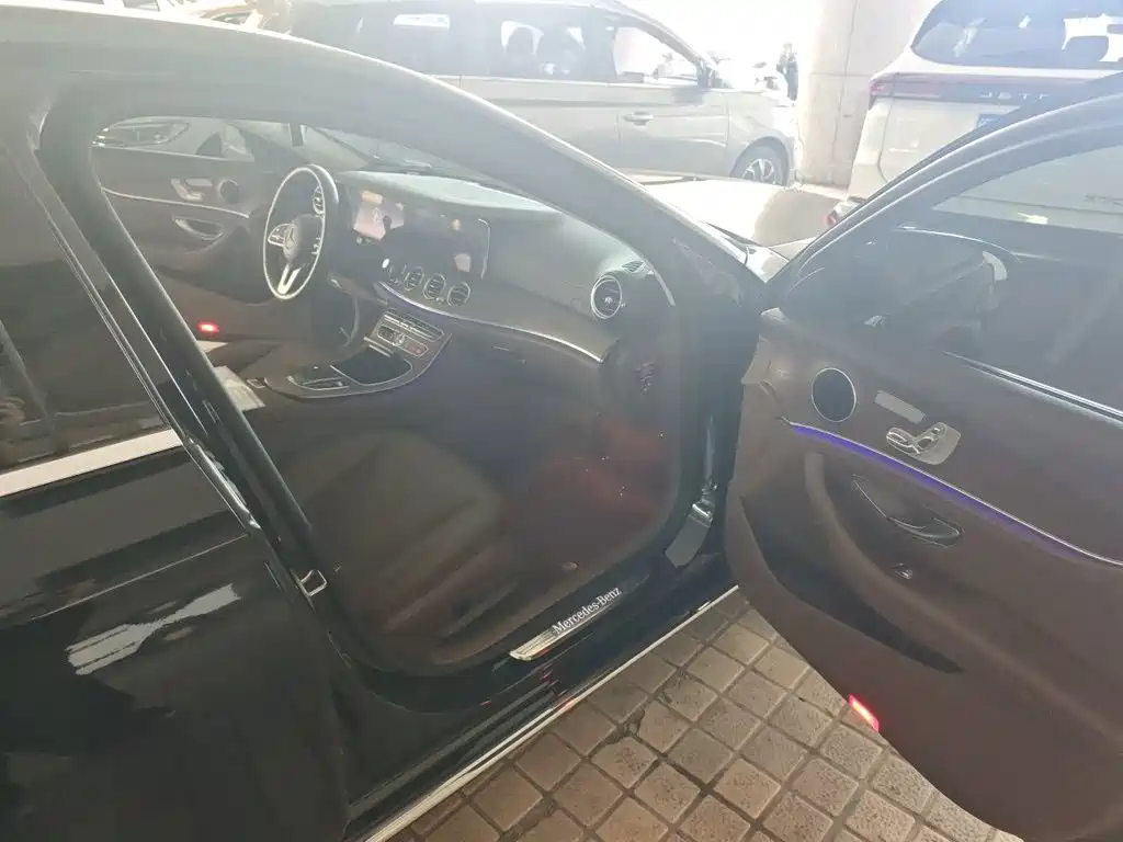 Mercedes-Benz E-Class — миниатюра 20