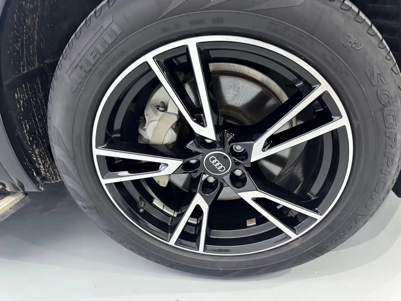 Audi Q5L 2024 Черный из Китая, фото 5