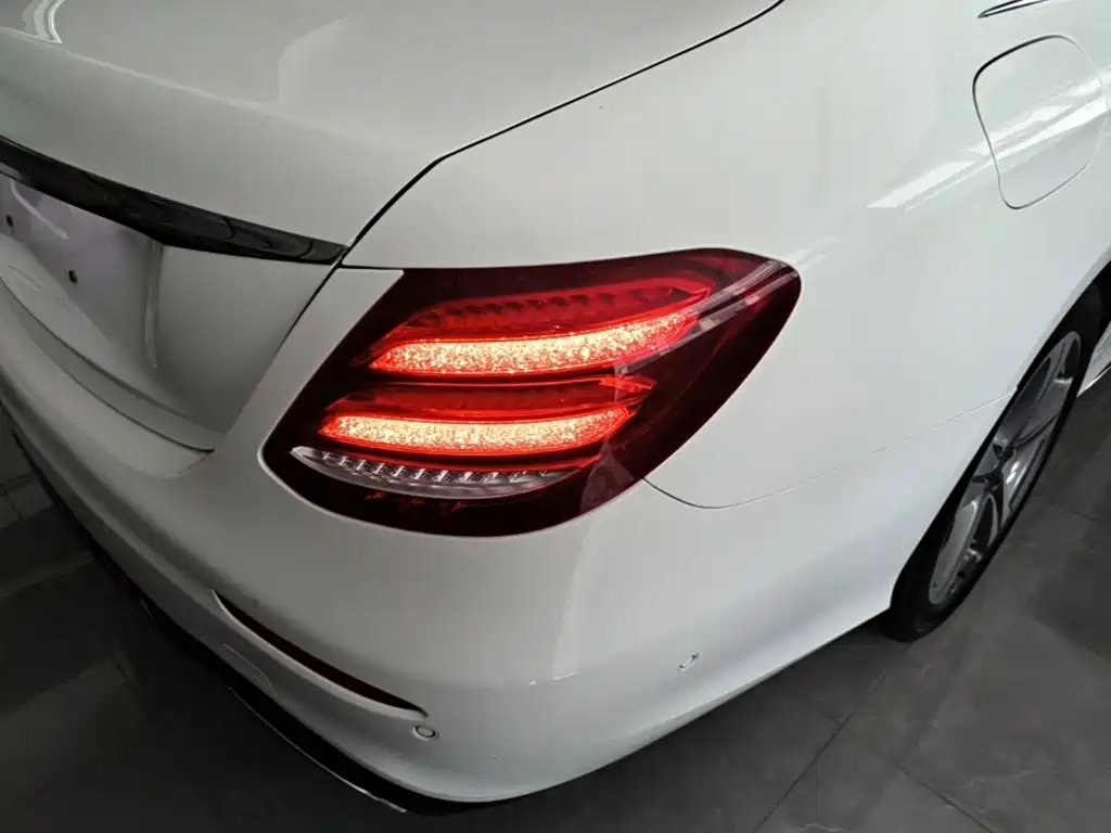 Mercedes-Benz E-Class — миниатюра 8