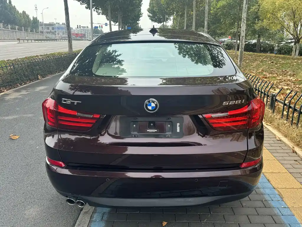 BMW 5 Series GT — миниатюра 5