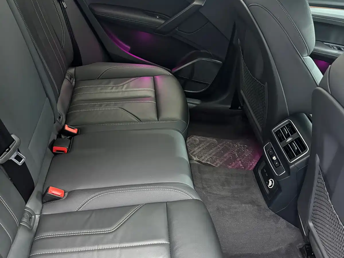 Audi Q5L id 4674362 из Китая 7