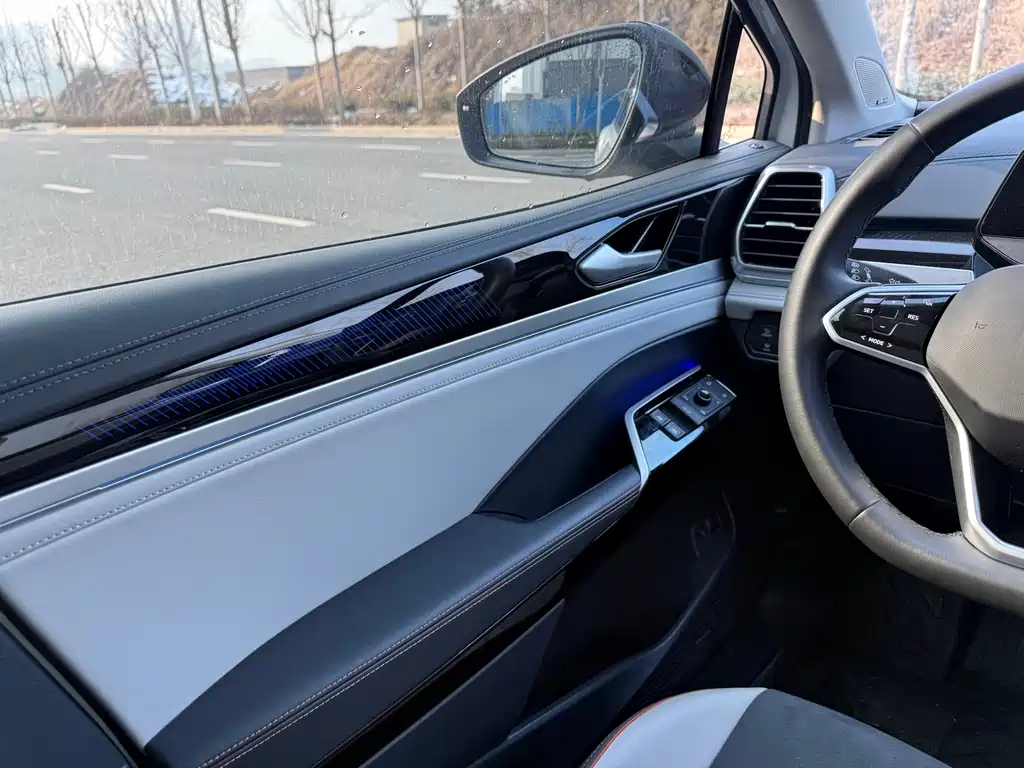 VOLKSWAGEN ID.6 CROZZ