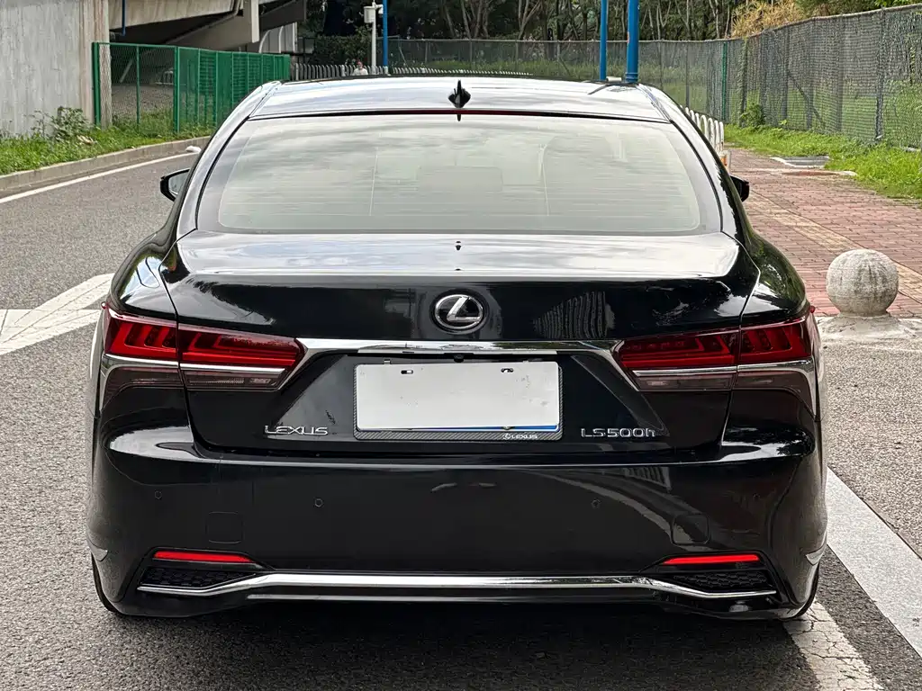 Lexus LS 2018 500h V