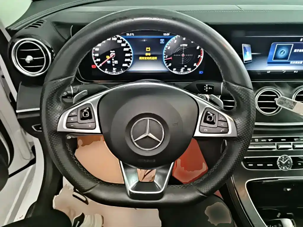 Mercedes-Benz E-Class — миниатюра 11