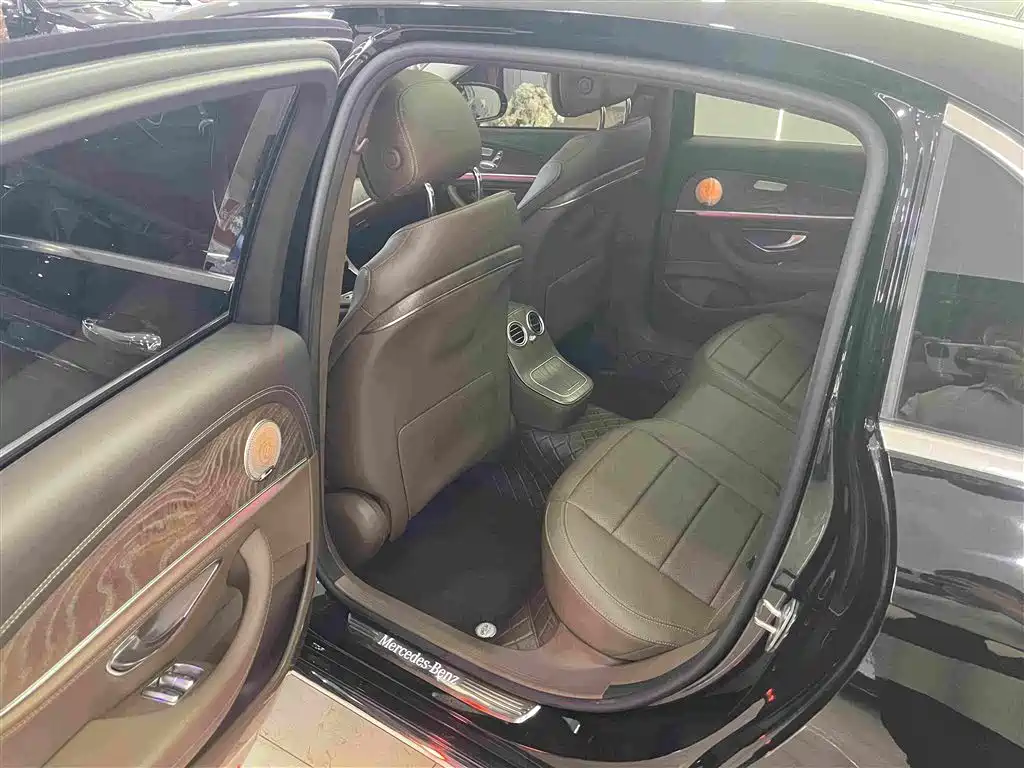 Mercedes-Benz E-Class — миниатюра 10
