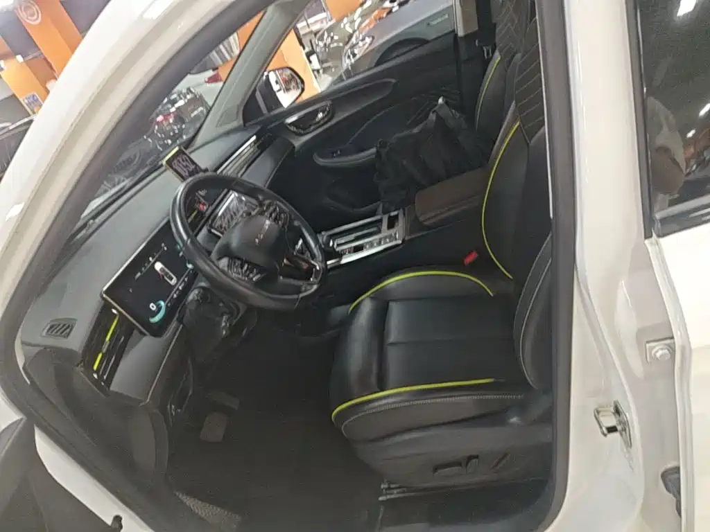 Roewe RX5 — миниатюра 15