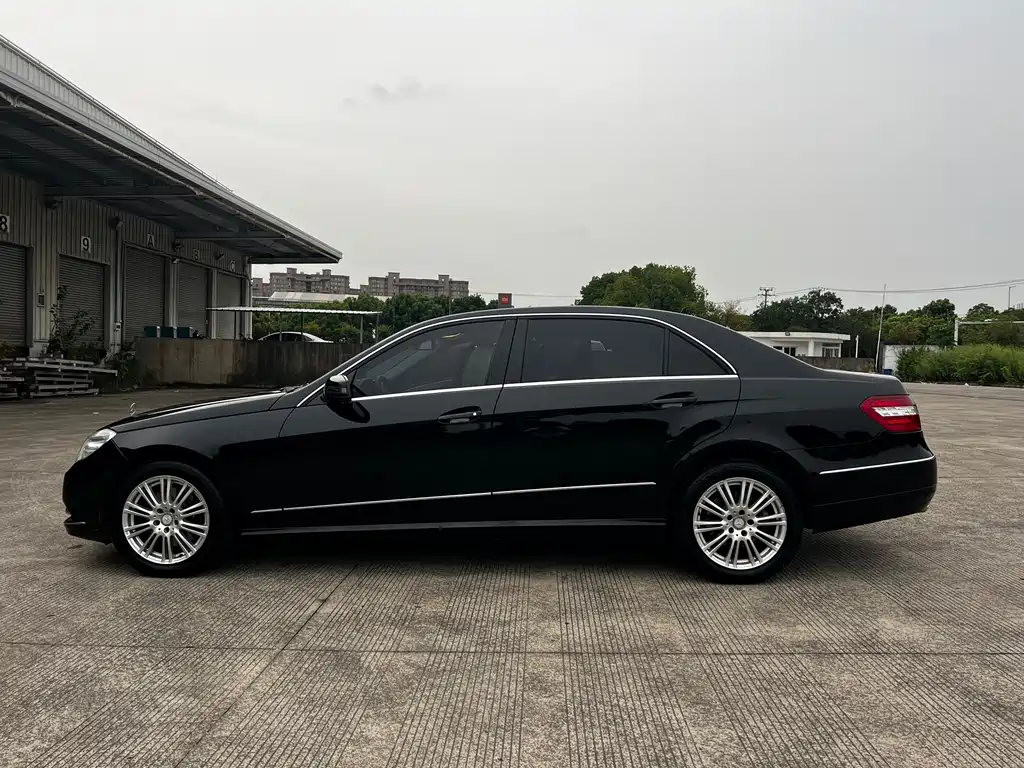 Mercedes-Benz E-Class — миниатюра 4