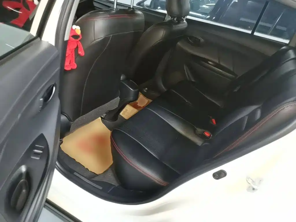 Toyota Yaris L — миниатюра 17