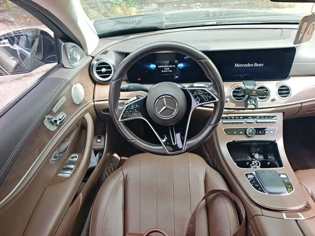 Mercedes-Benz E-Class — миниатюра 6
