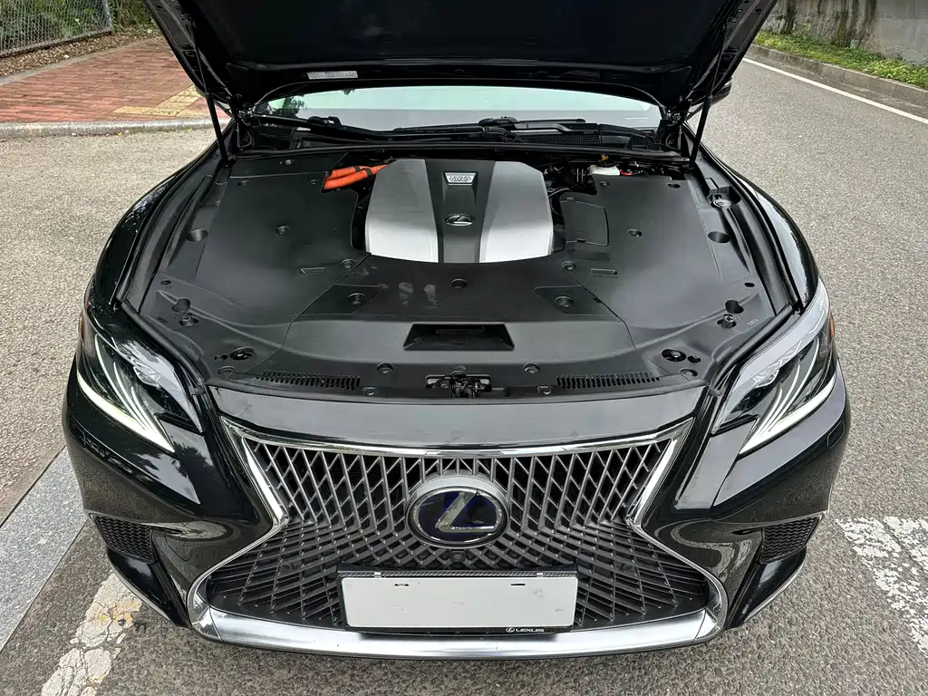 Lexus LS 2018 500h V
