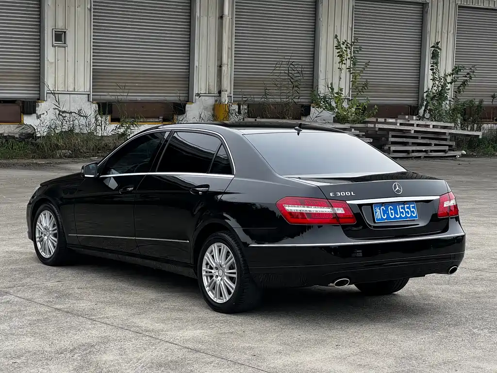 Mercedes-Benz E-Class — миниатюра 27