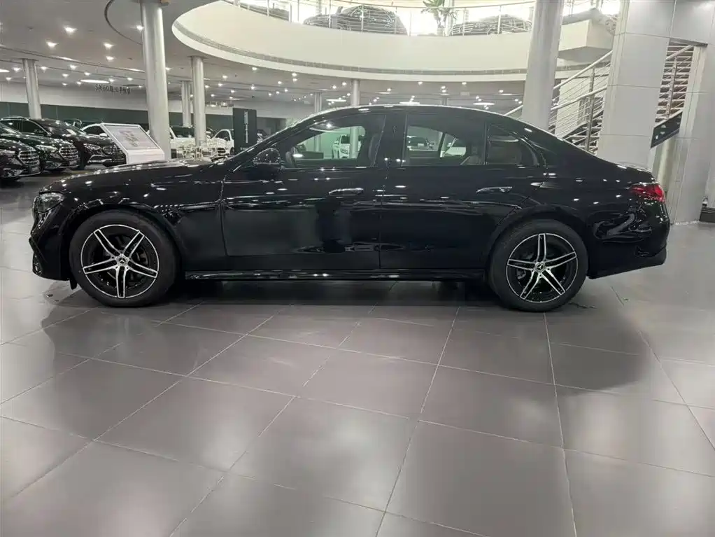 Mercedes-Benz E-Class (Import) — миниатюра 2
