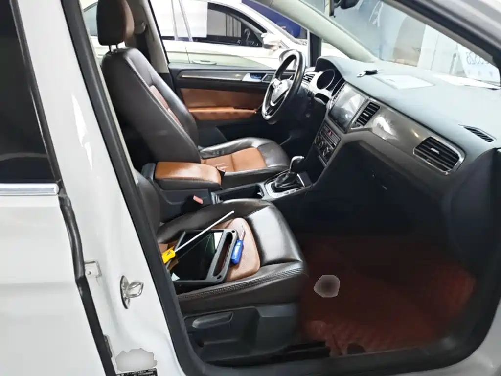 Volkswagen Golf Sportsvan — миниатюра 25