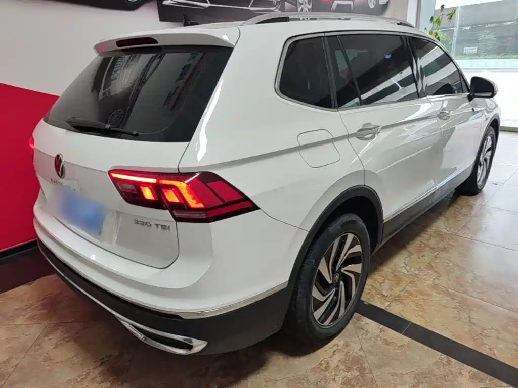 Volkswagen Tiguan L — миниатюра 7