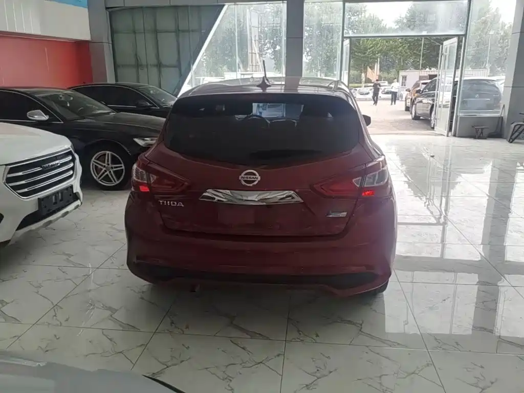 Nissan Tiida — миниатюра 6