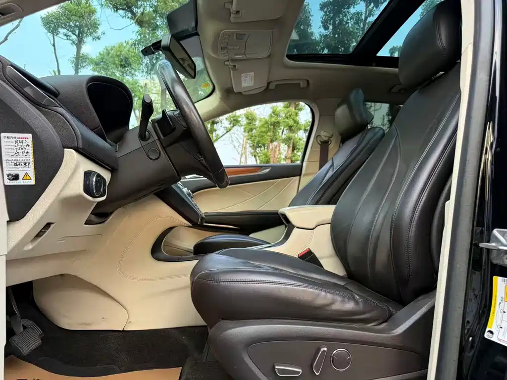 Lincoln MKC — миниатюра 15
