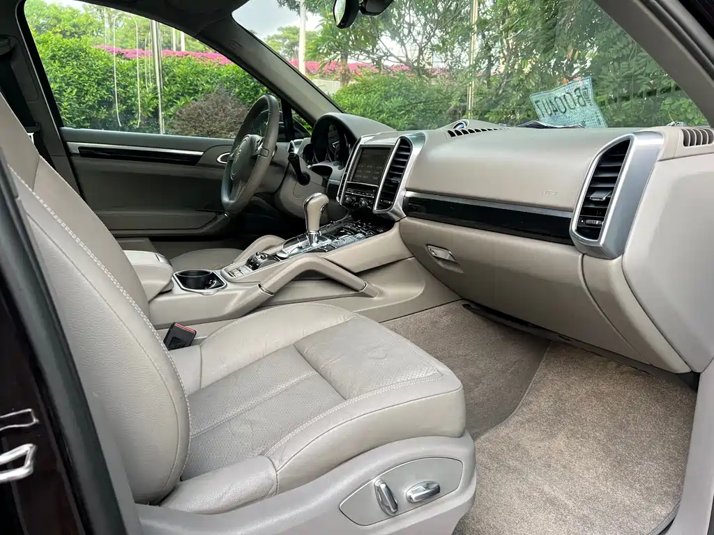 Porsche Cayenne — миниатюра 9