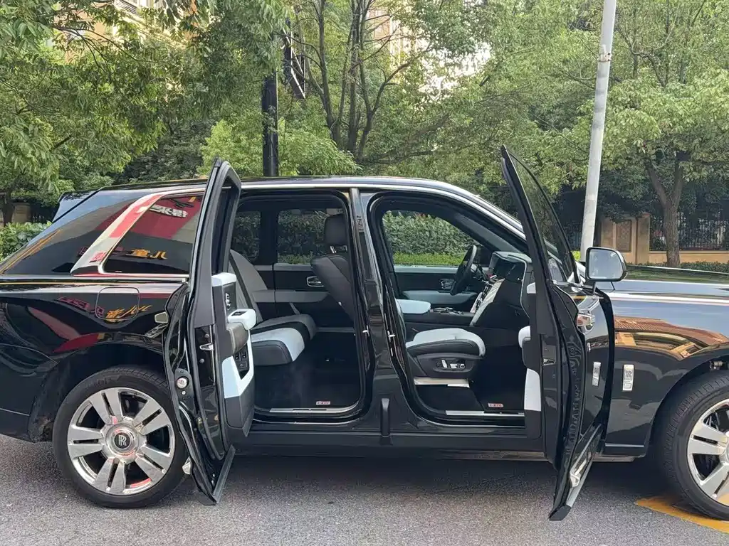 Rolls-Royce Cullinan 2018 мест