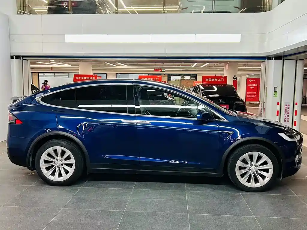 TESLA MODEL X