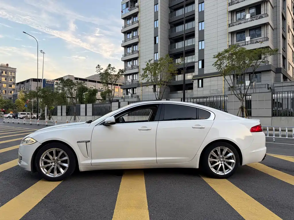Jaguar XF — миниатюра 4