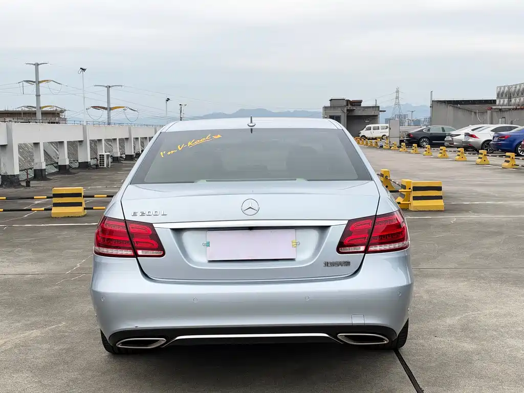 Mercedes-Benz E-Class — миниатюра 8