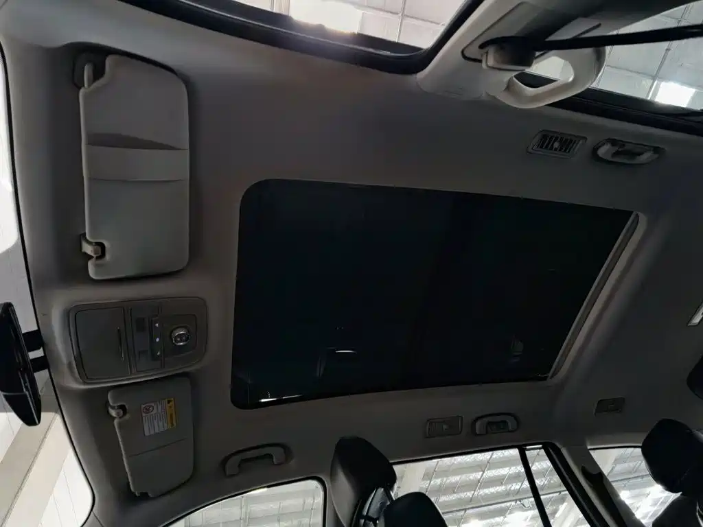 Roewe RX8 — миниатюра 14