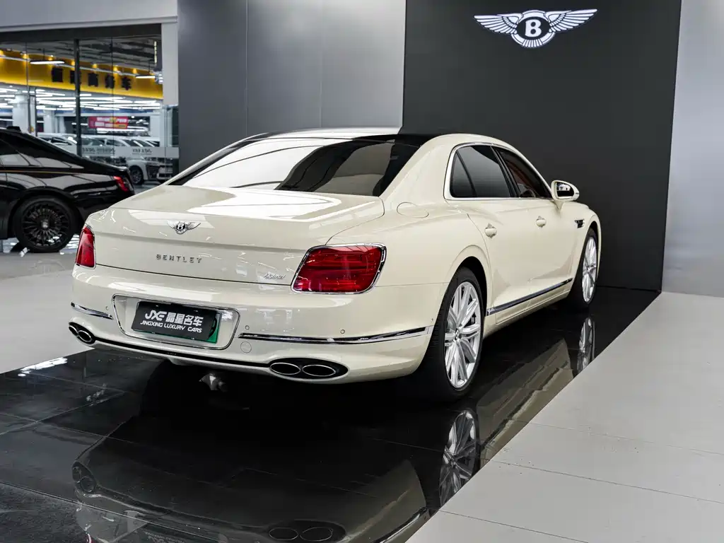 Bentley Flying Spur PHEV — миниатюра 13